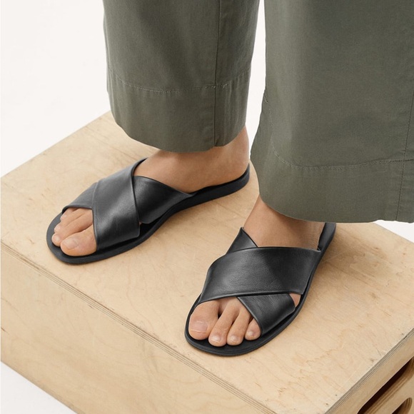 NEW Everlane The Day Crossover Sandal in Black Leather Size 7 $98 Retail NWOB - Picture 1 of 11